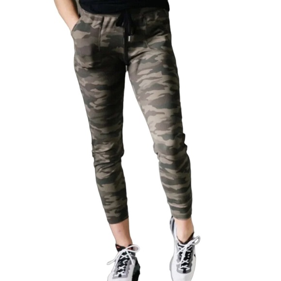 Zyia Active Unwind Camo Joggers- Size XS - Picture 6 of 15